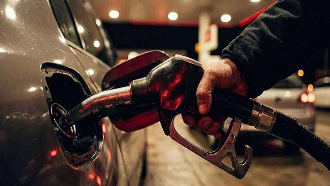 Benzin ve motorinde 'Eşel Mobil' depremi: 1 Ekim sabahı pompada tarihi zam geliyor! 5